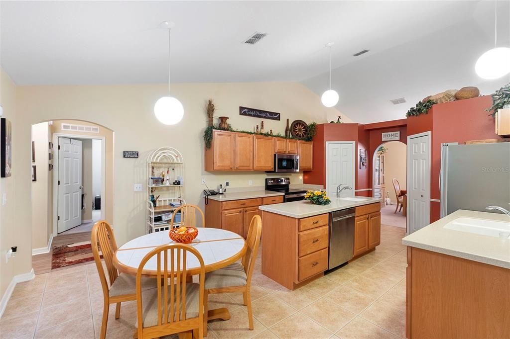 Dining room, Interior, Kitchen, Pendant Lights, Stainless Steel Appliances