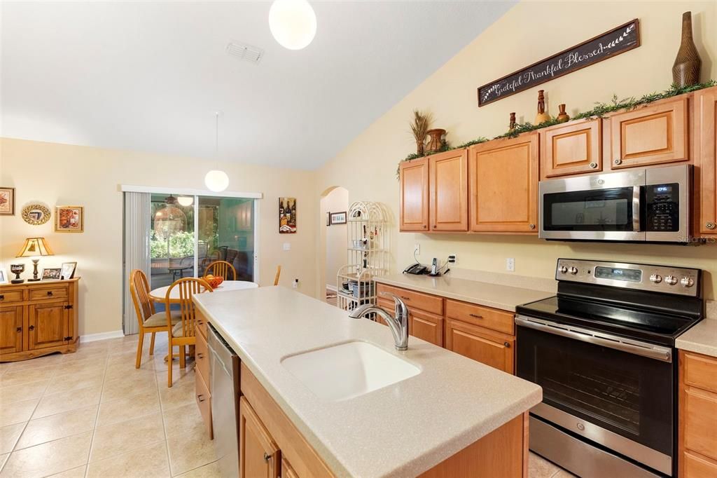 Dining room, Interior, Kitchen, Pendant Lights, Stainless Steel Appliances