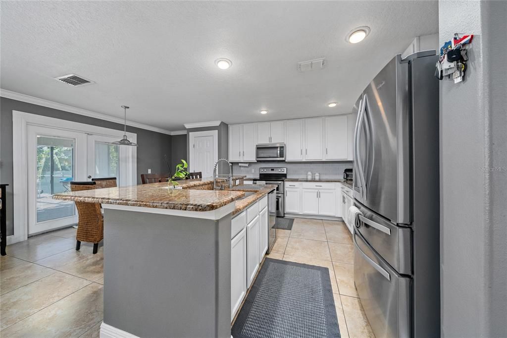 Dining room, Interior, Kitchen, Pendant Lights, Recessed Lighting, Stainless Steel Appliances