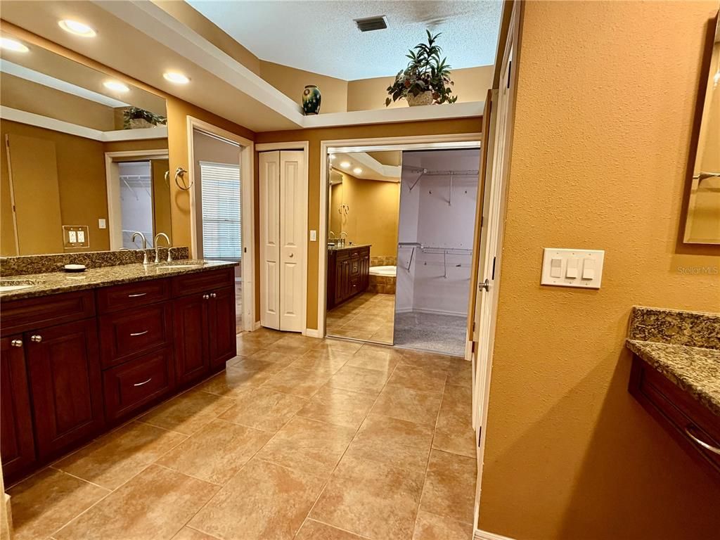Bathroom, Dual Sink Vanities, Interior, Recessed Lighting