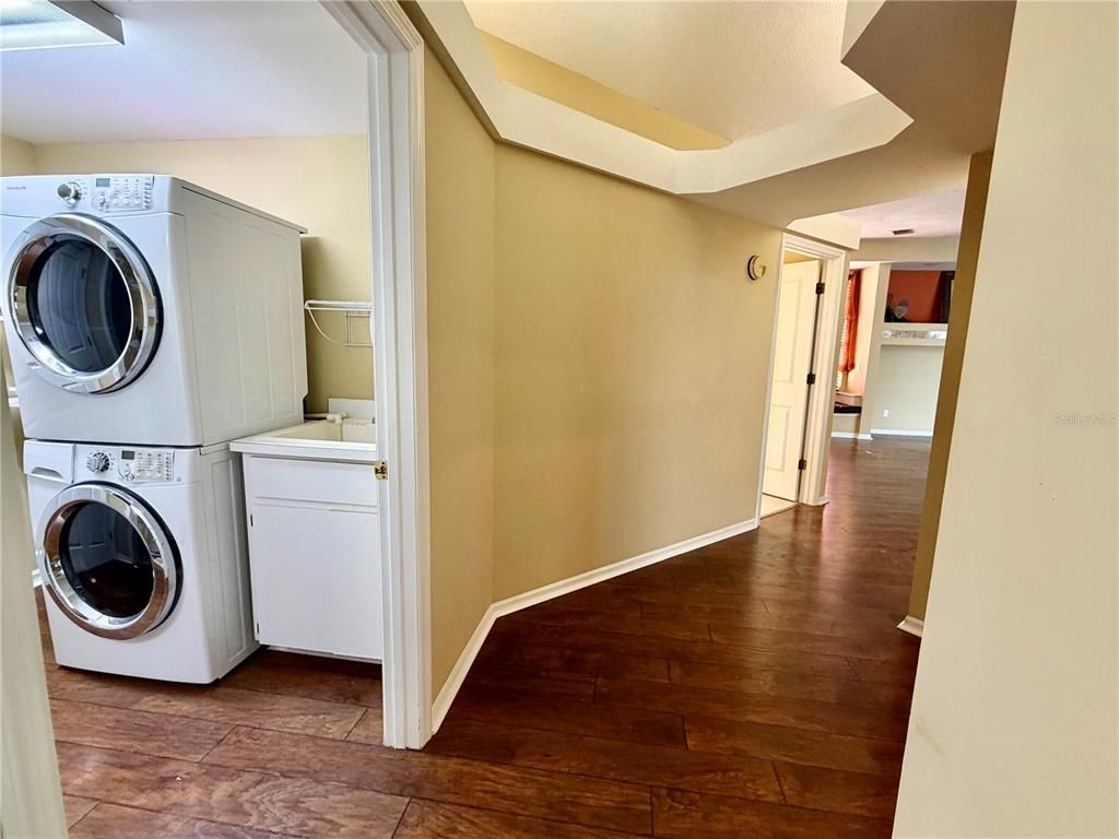 Interior, Utility Closets, Washer, Wood Texture Flooring