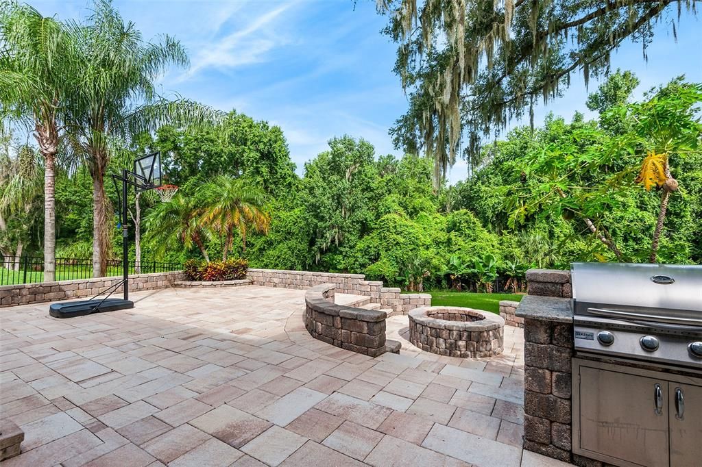 Exterior, Outdoor Kitchen