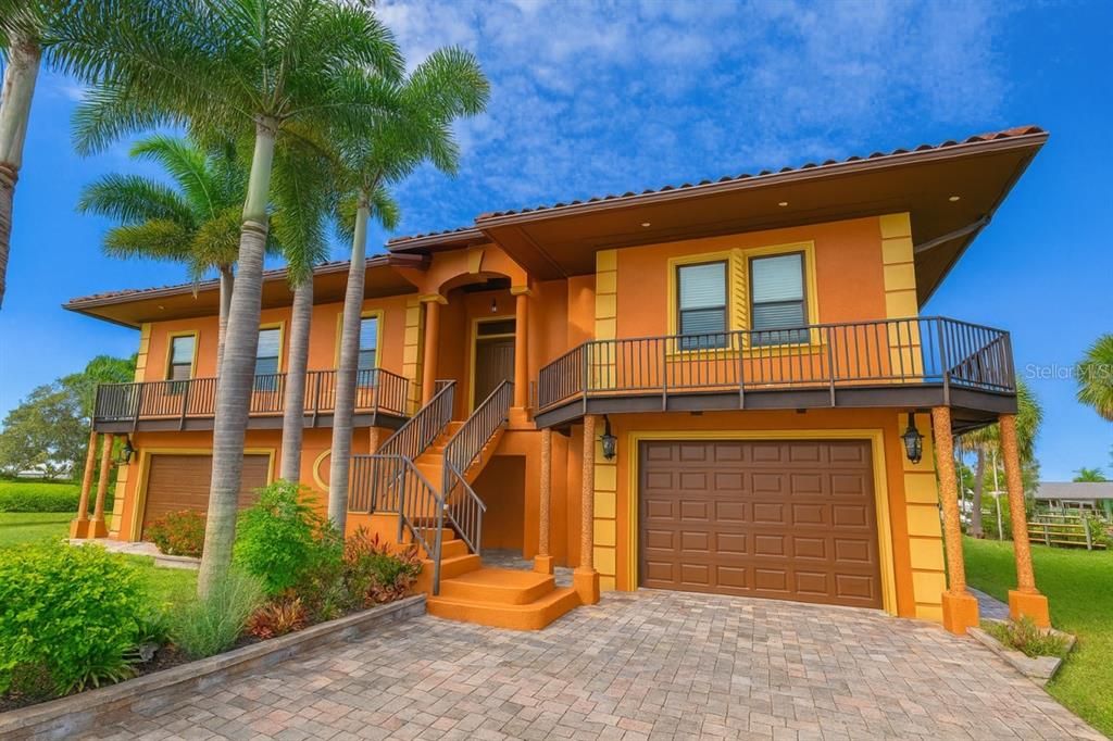 Attached, Exterior, Facade, Mediterranean
