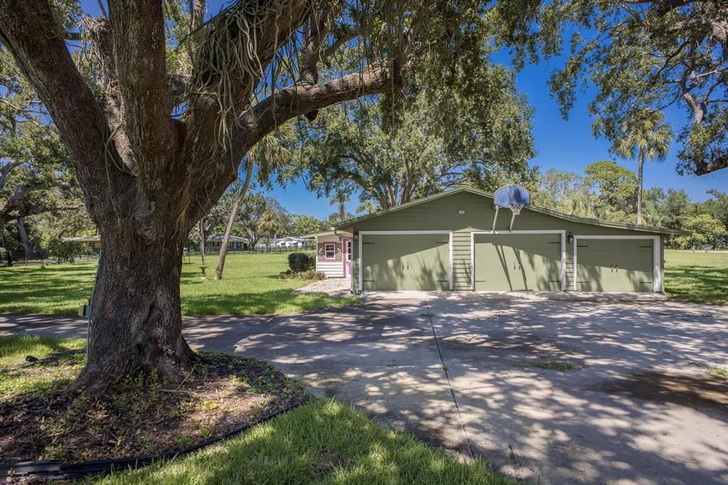 Detached Garage, Exterior