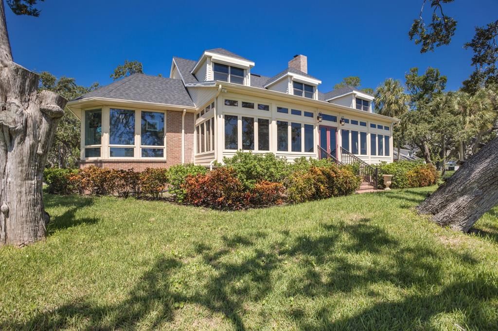 Backyard, Exterior, Facade, Brick Facade, American Foursquare