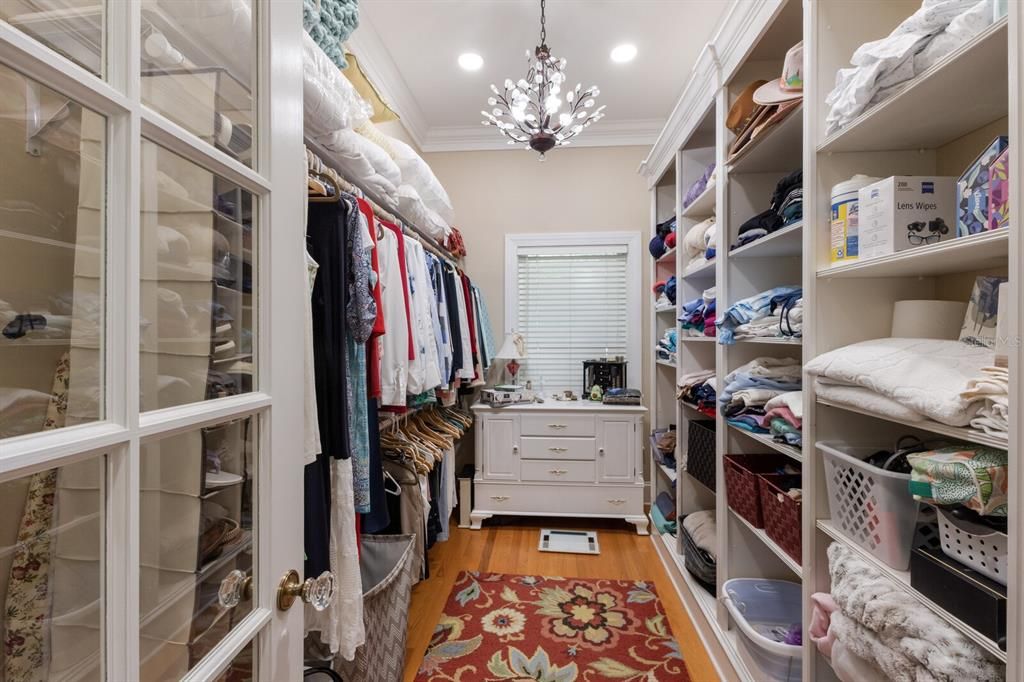 Interior, Pendant Lights, Recessed Lighting, Walk-in Closets, Wood Texture Flooring