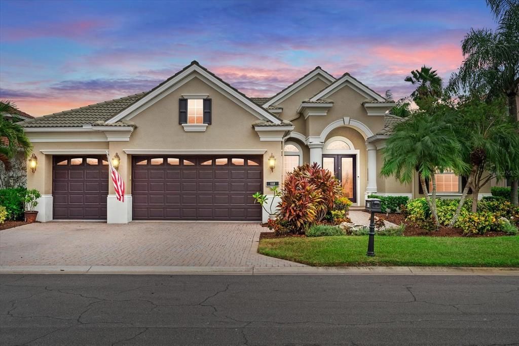 Attached, Exterior, Facade, Mediterranean