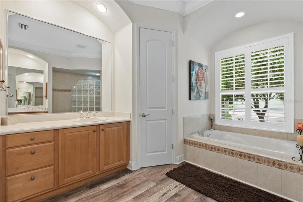 Bathroom, Interior, Recessed Lighting, Wood Texture Flooring