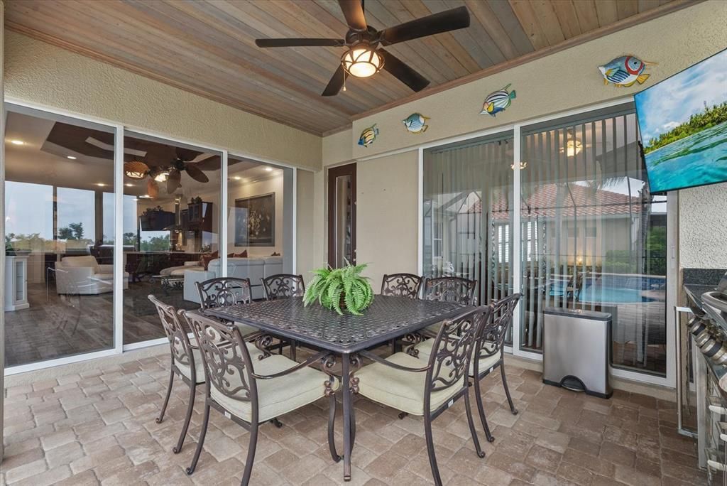 Dining room, Exterior