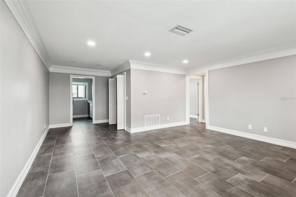 Empty room, Interior, Recessed Lighting