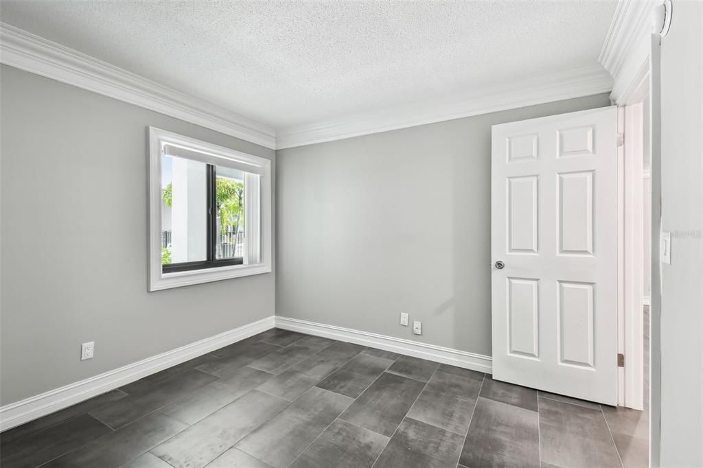 Empty room, Interior