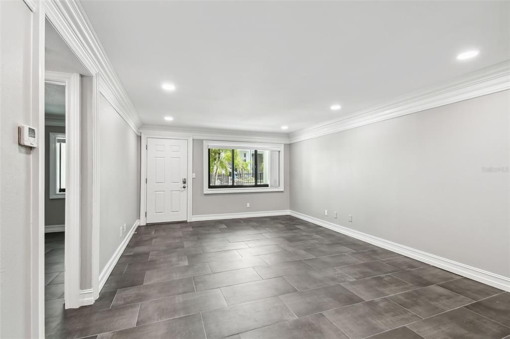 Empty room, Interior, Recessed Lighting