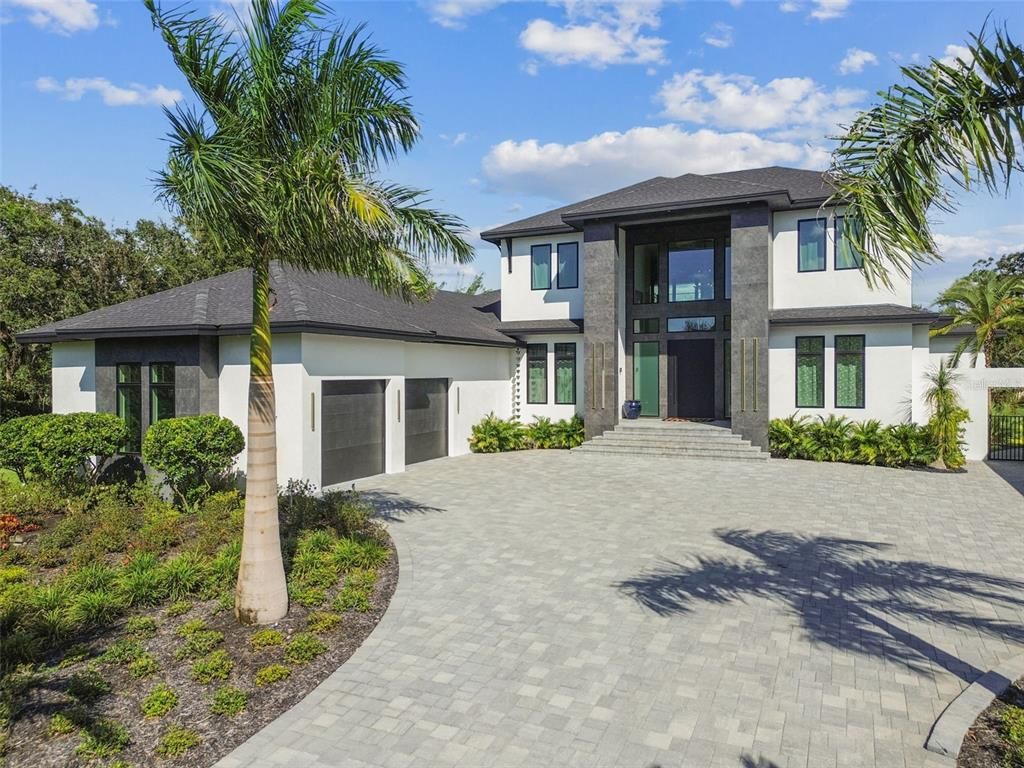 Attached, Exterior, Facade, Modern