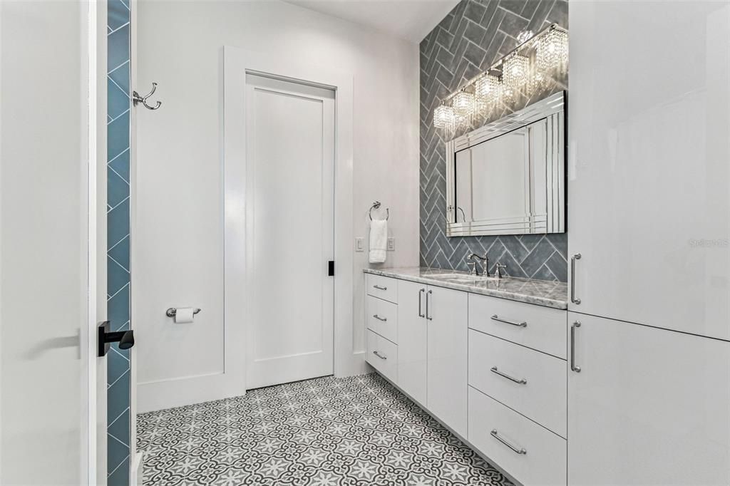 Bathroom, Dual Sink Vanities, Interior