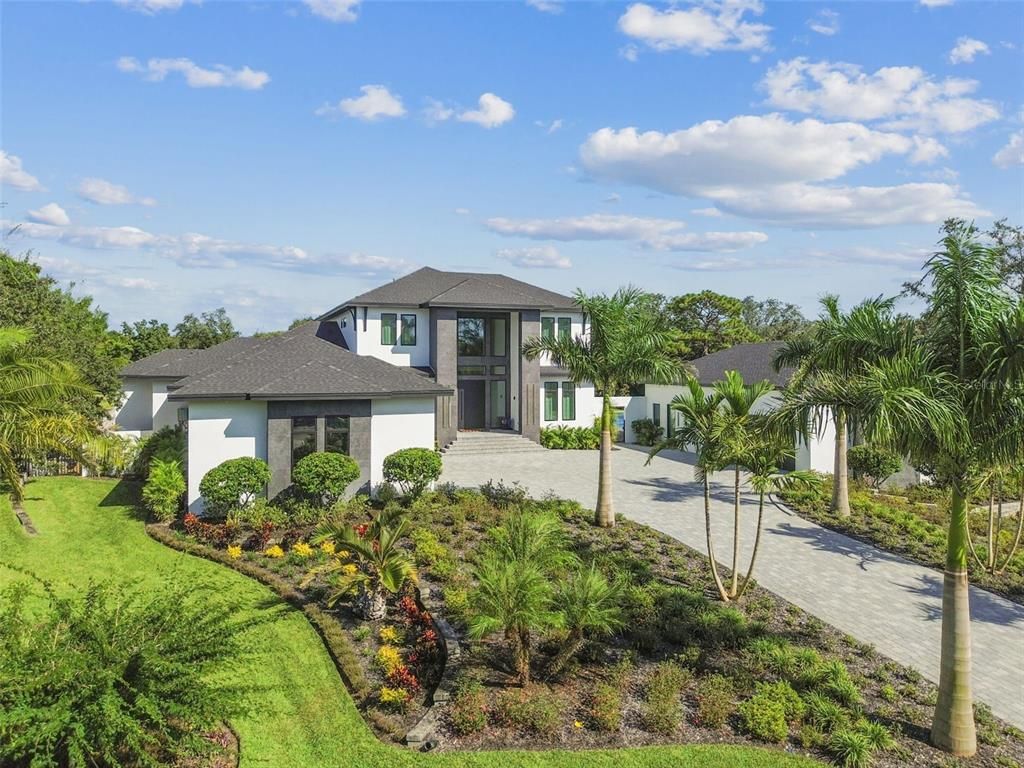 Backyard, Exterior, Facade, American Foursquare