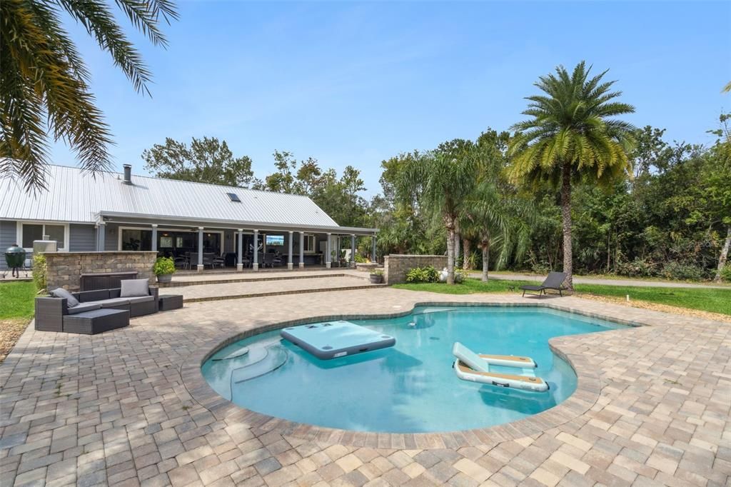 Exterior, Pool