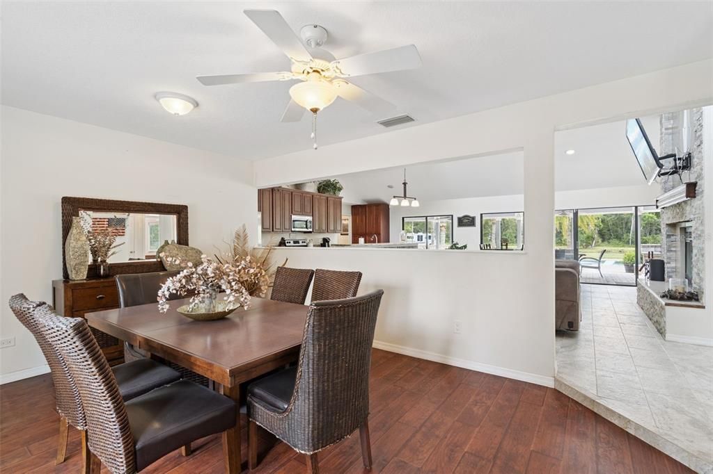 Dining room, Interior, Kitchen, Pendant Lights, Recessed Lighting, Wood Texture Flooring