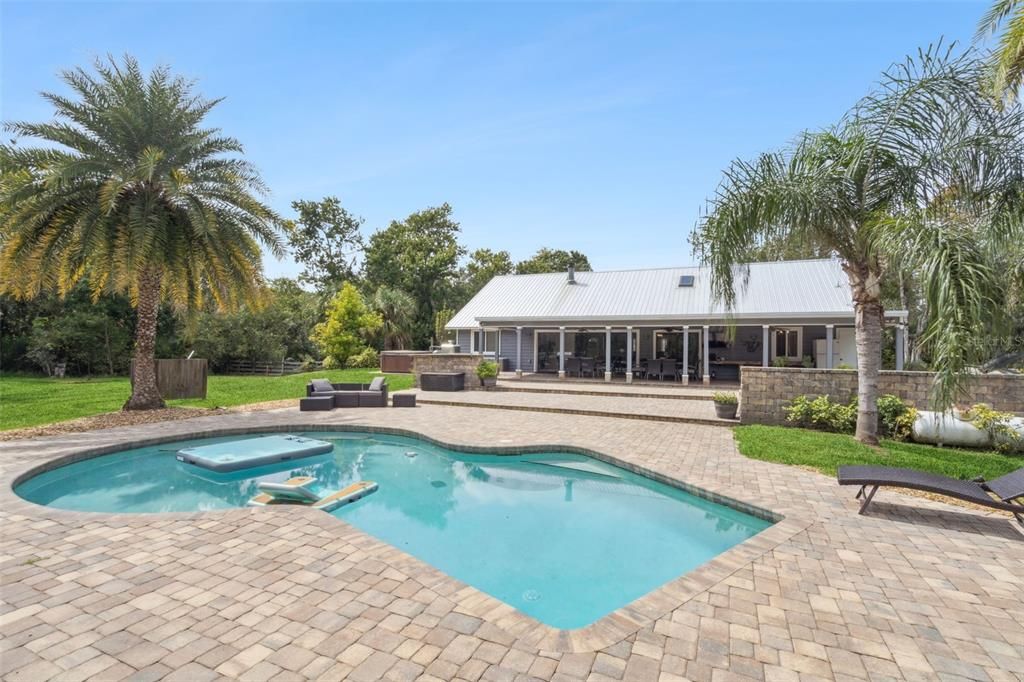 Exterior, Pool