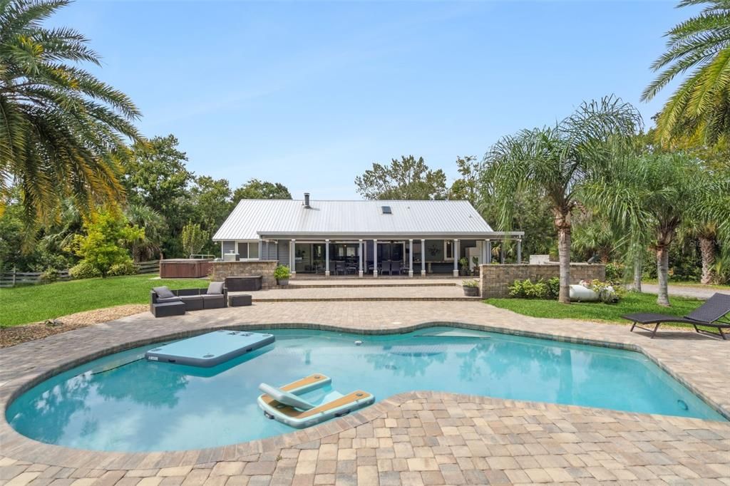 Exterior, Pool