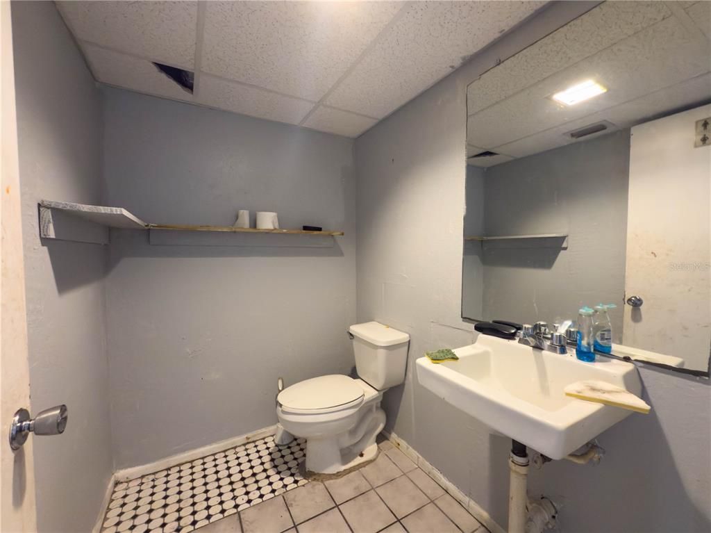 Bathroom, Interior, Recessed Lighting