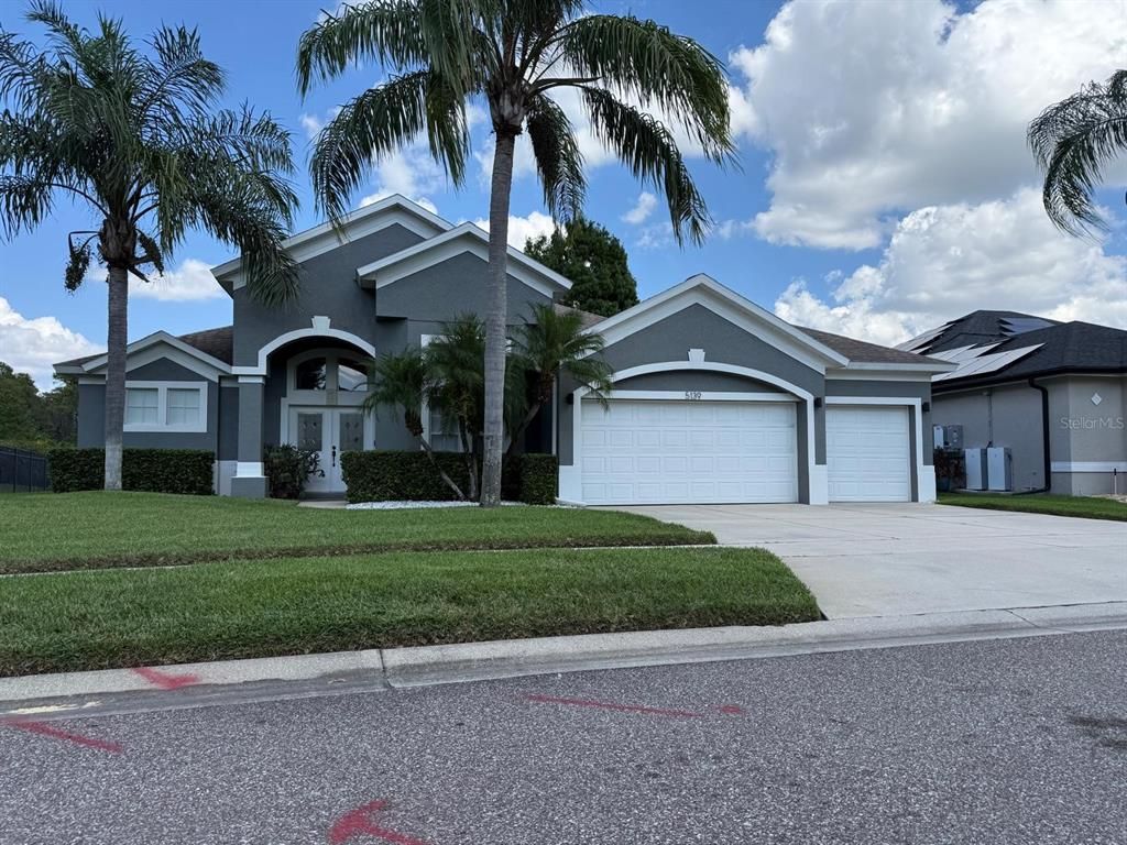 Attached, Exterior, Facade, Ranch