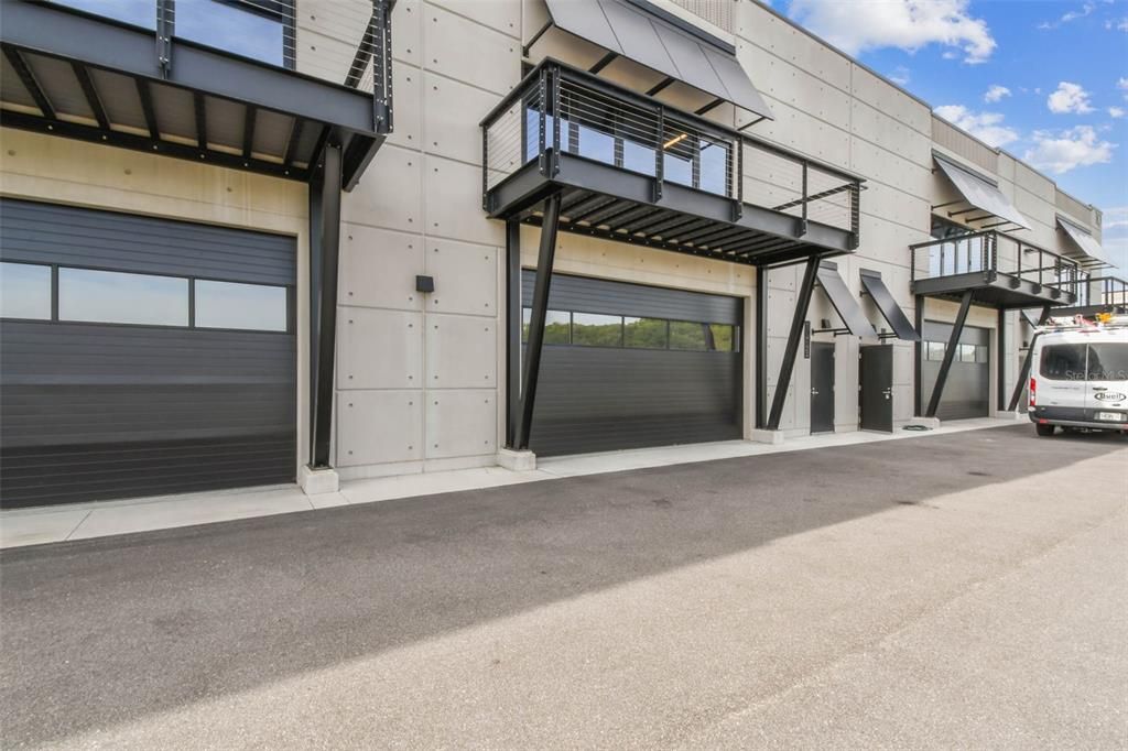 Attached, Exterior, Facade, None