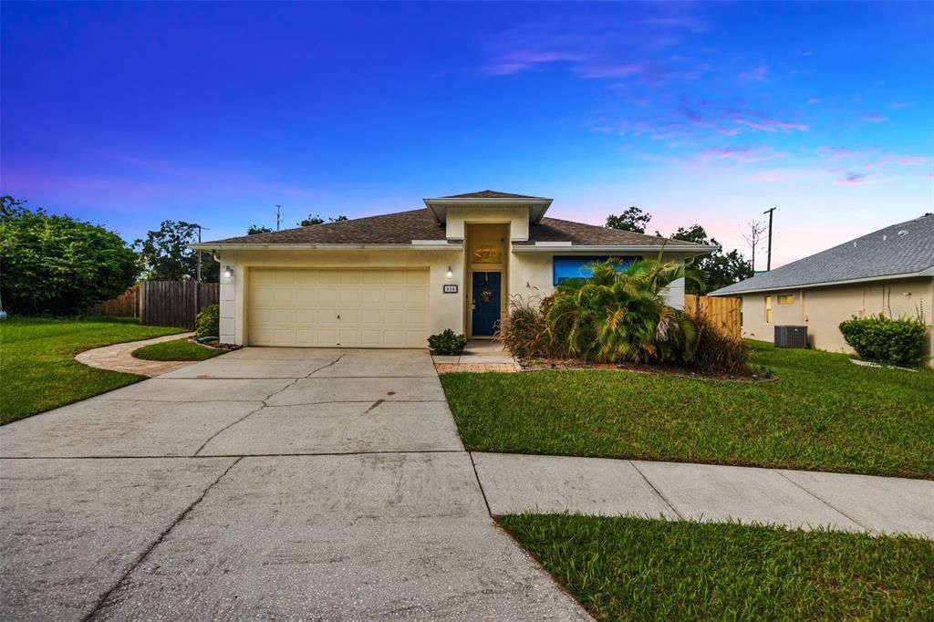 Attached, Exterior, Facade, Ranch