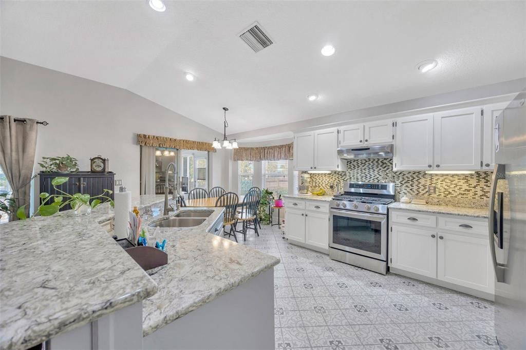 Dining room, Interior, Kitchen, Pendant Lights, Recessed Lighting, Stainless Steel Appliances