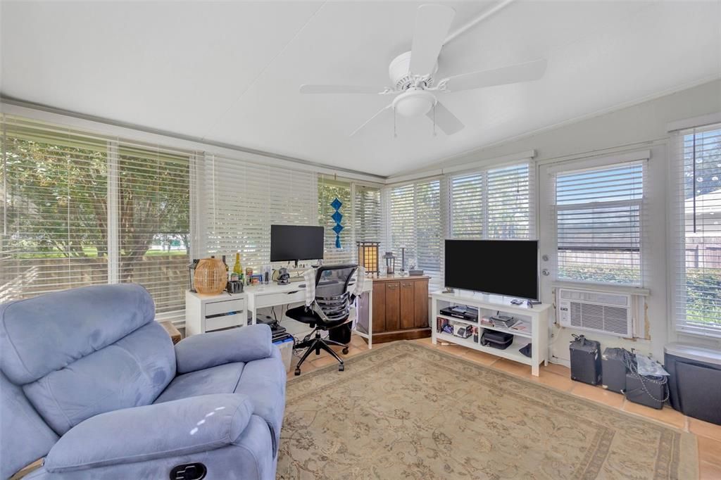 Home Office, Interior