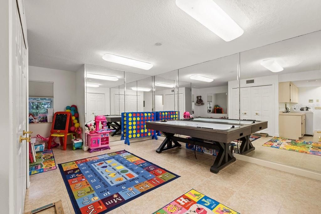 Billiard Table, Game Room, Interior