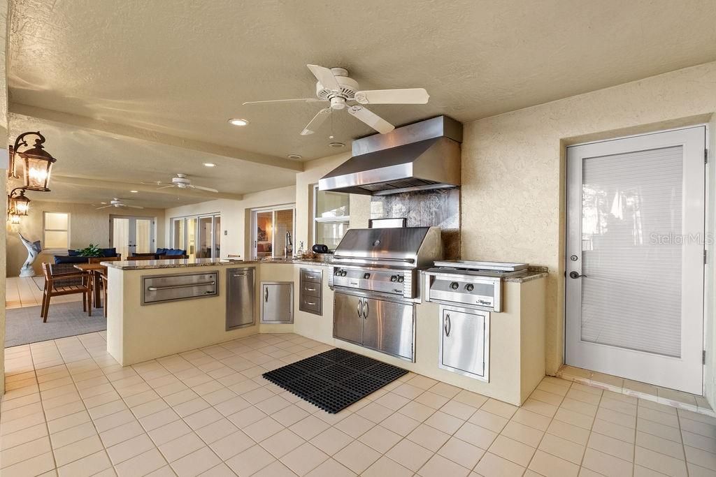 Dining room, Interior, Kitchen, Recessed Lighting, Stainless Steel Appliances