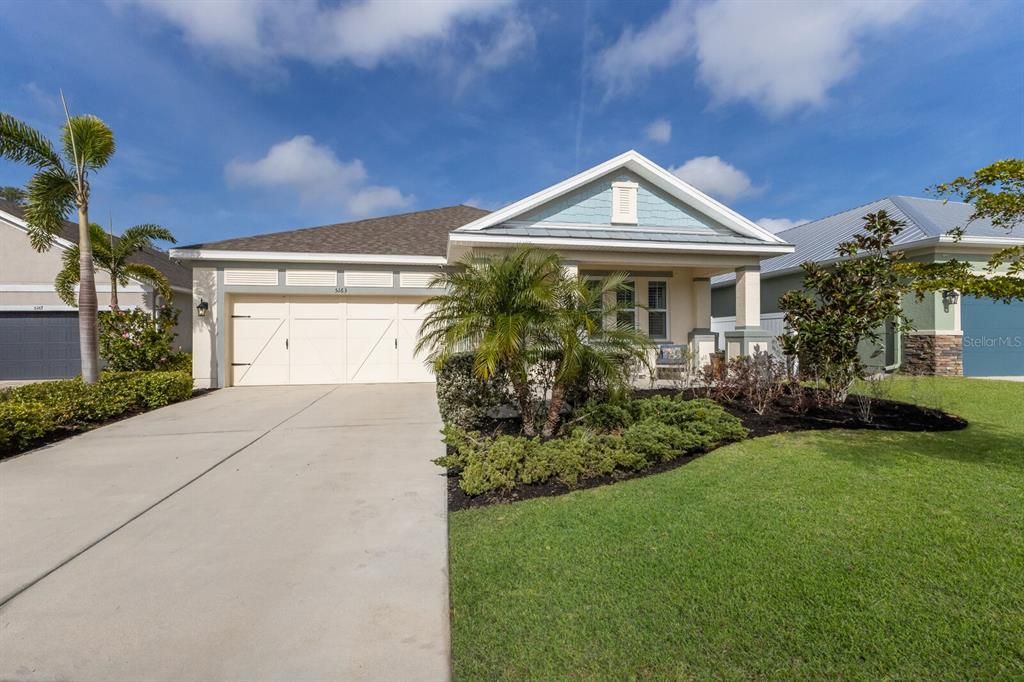 Attached, Exterior, Facade, Ranch