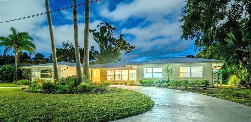 Backyard, Exterior, Facade, Ranch