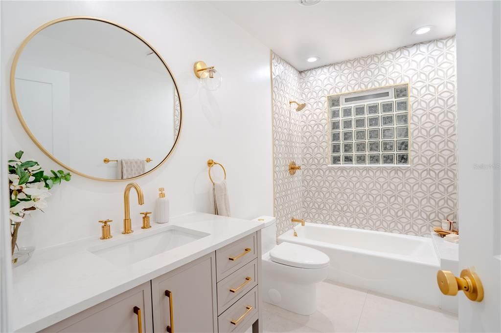 Bathroom, Interior, Recessed Lighting