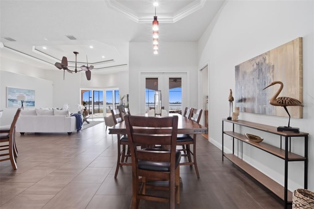 Dining room, Interior, Living room, Pendant Lights, Recessed Lighting, Water