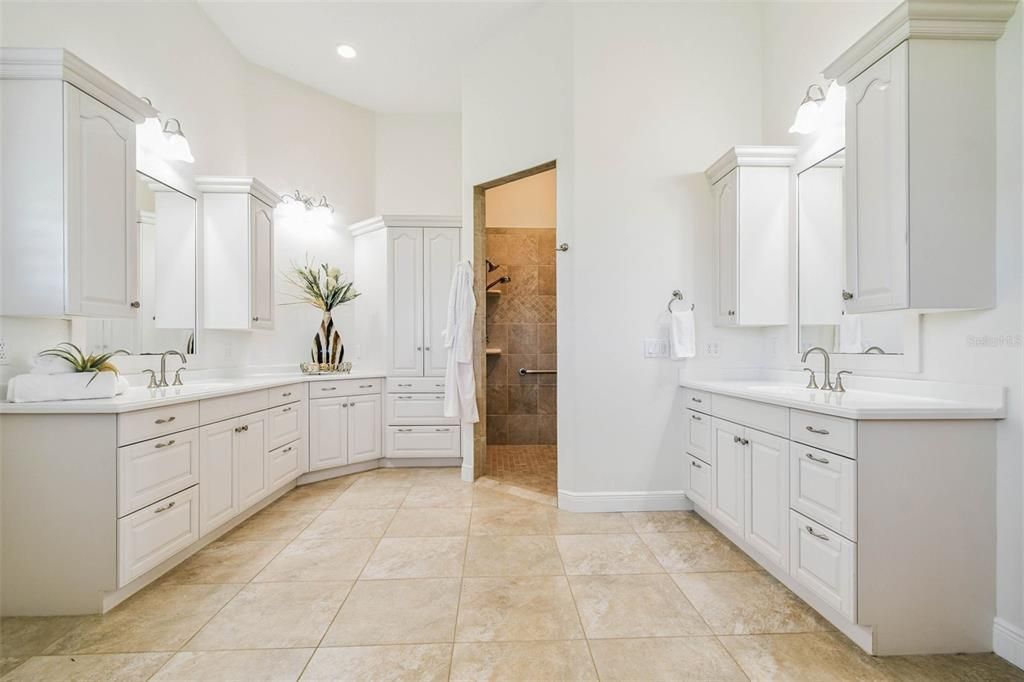 Bathroom, Dual Sink Vanities, Interior, Recessed Lighting
