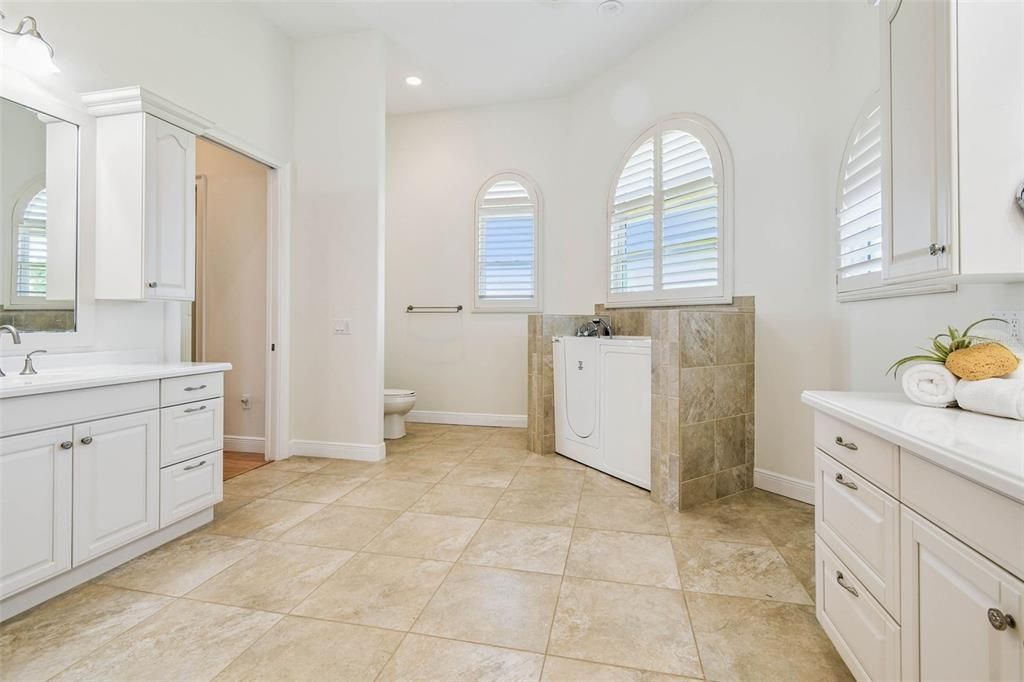 Bathroom, Interior, Recessed Lighting, Washer