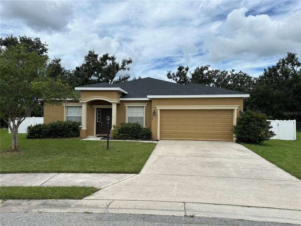 Attached, Exterior, Facade, Ranch