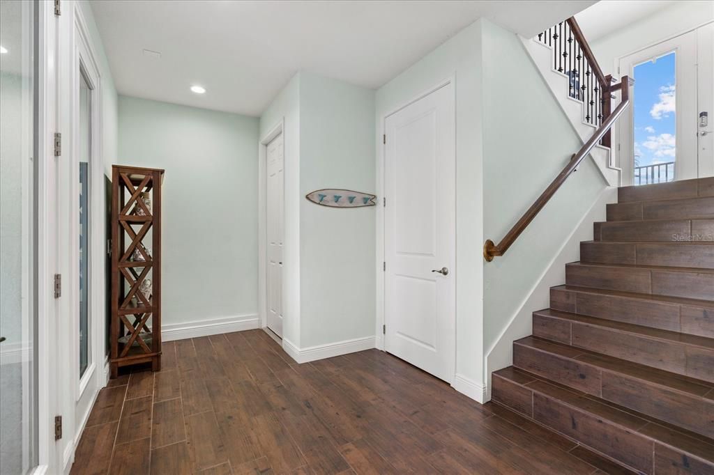 Interior, Recessed Lighting, Wood Texture Flooring