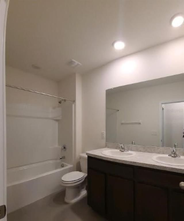 Bathroom, Dual Sink Vanities, Interior, Recessed Lighting