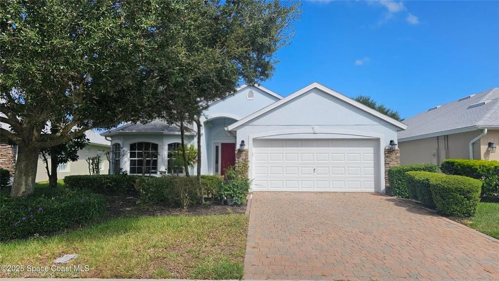 Attached, Exterior, Facade, Ranch