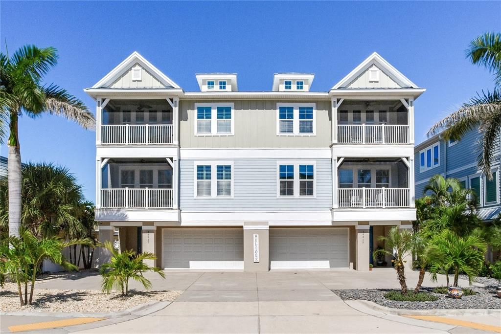 Attached, Exterior, Facade, Rowhouse