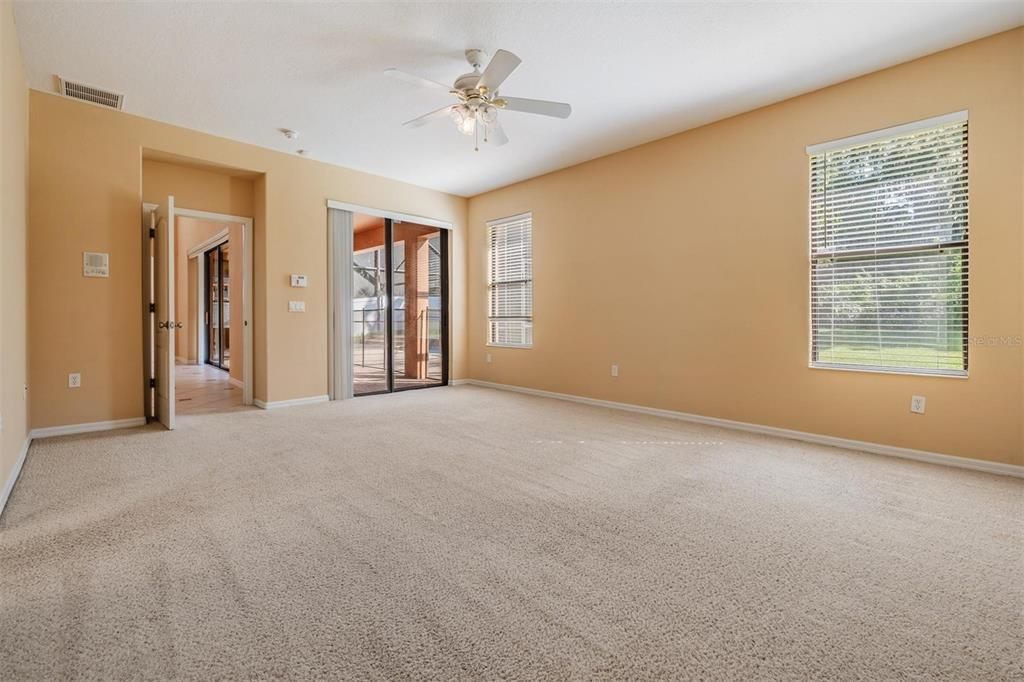 Empty room, Interior