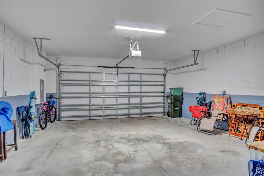 Garage, Interior