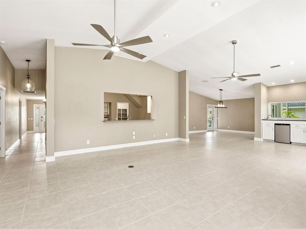 Empty room, Interior, Pendant Lights, Recessed Lighting