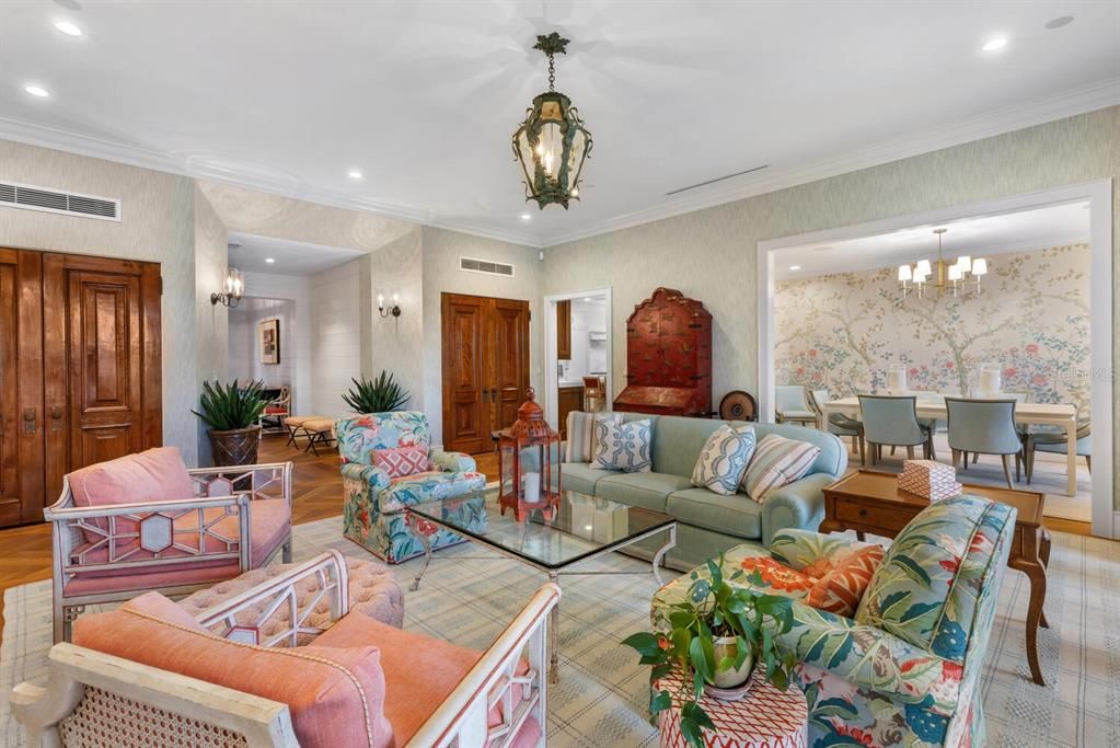 Chandelier, Dining room, Interior, Living room, Pendant Lights, Recessed Lighting, Wood Texture Flooring