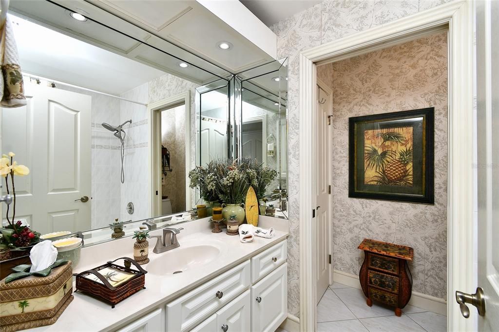 Bathroom, Dual Sink Vanities, Interior, Recessed Lighting