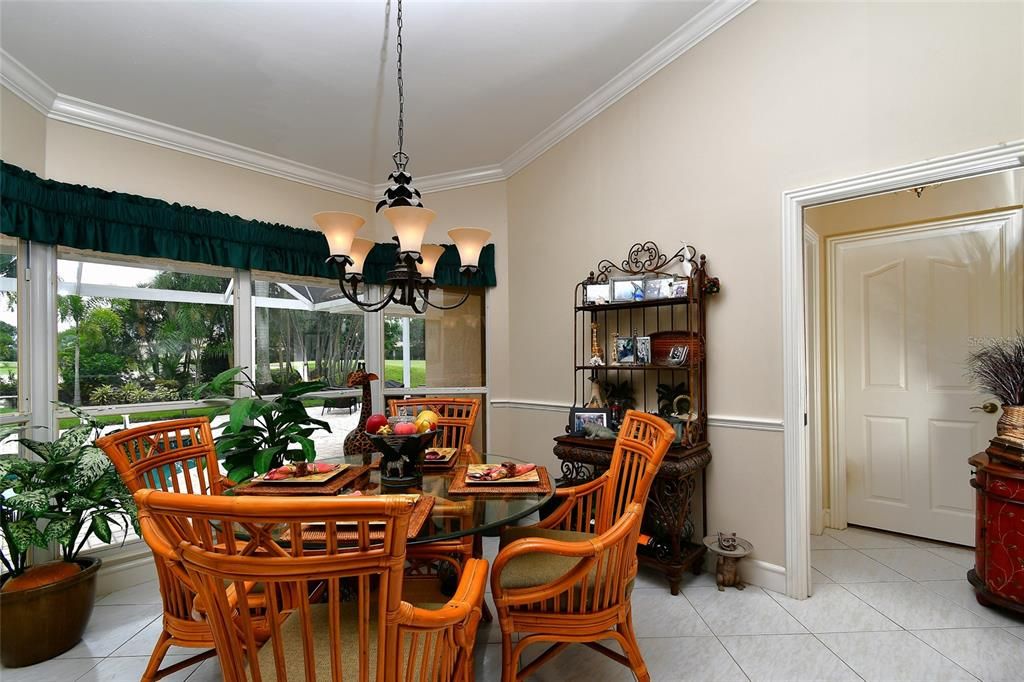 Chandelier, Dining room, Interior