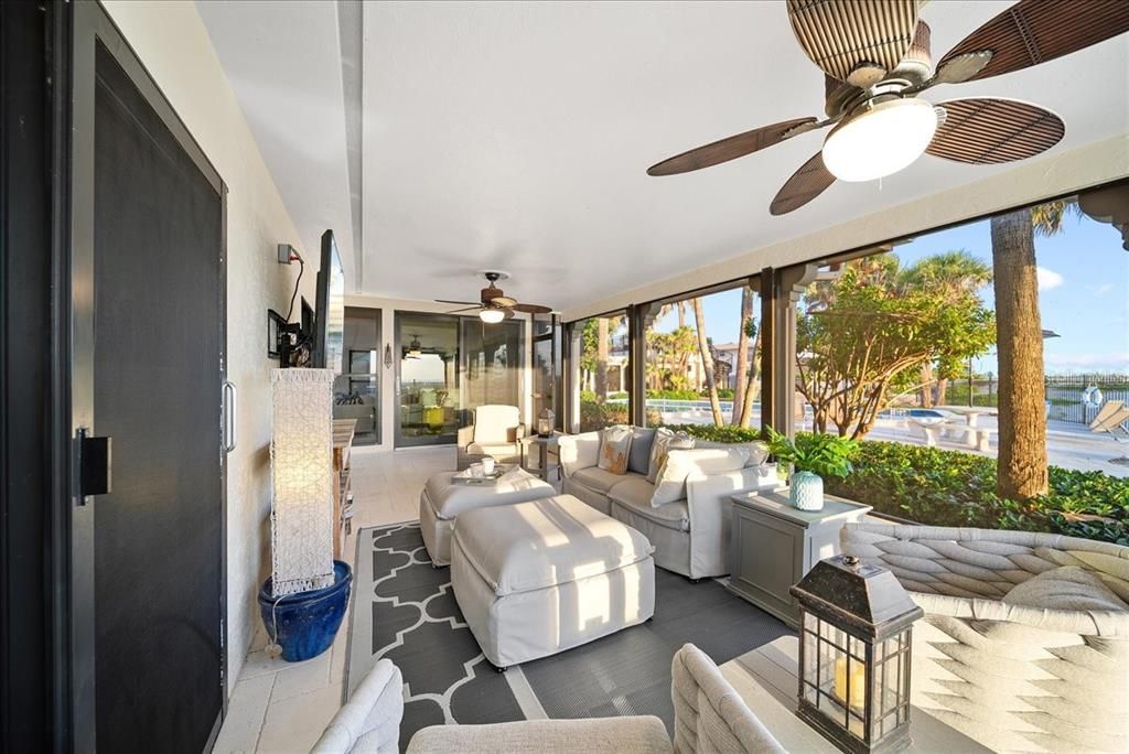 Interior, Living room, Water