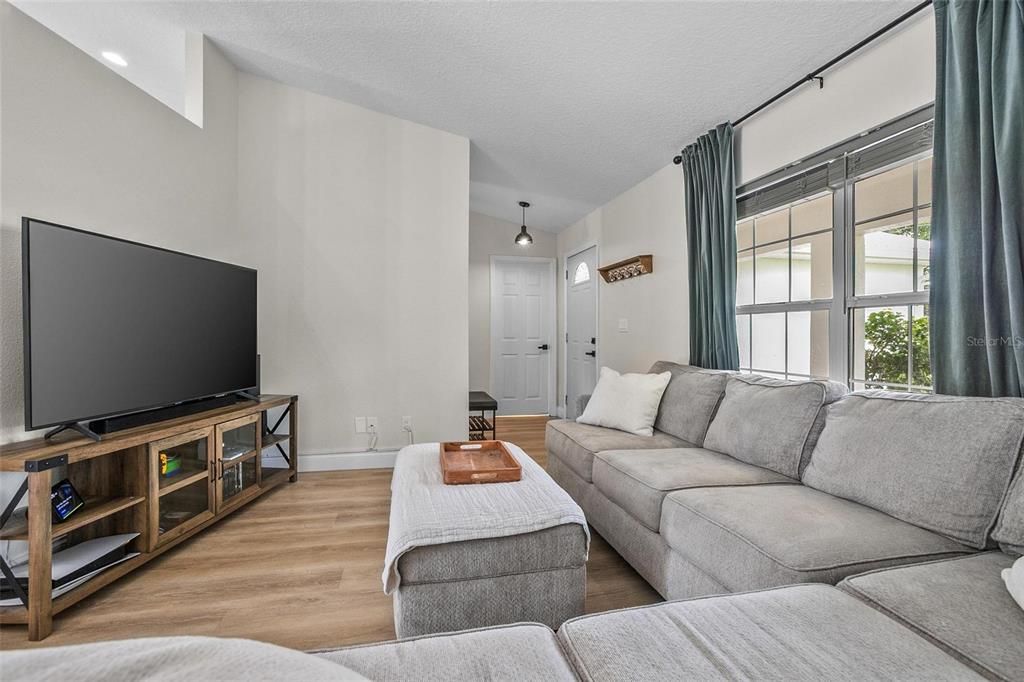 Interior, Living room, Pendant Lights, Recessed Lighting, Wood Texture Flooring